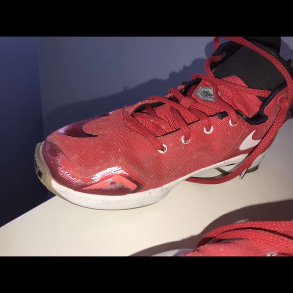 Red LeBron 13 - Picture 3 of 4